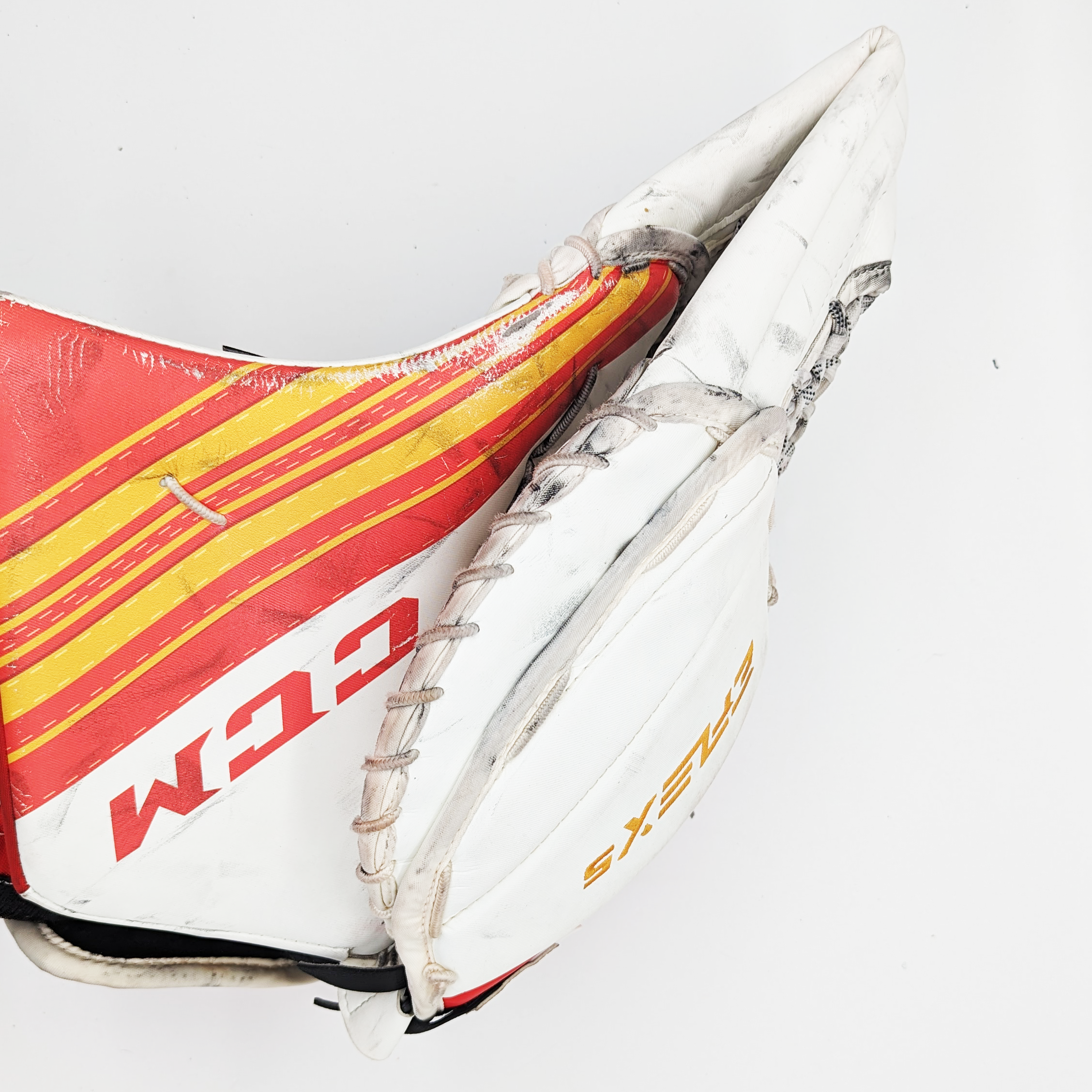 CCM Extreme Flex 5 - Gant de gardien de but Pro Stock d'occasion (blanc/jaune/rouge)